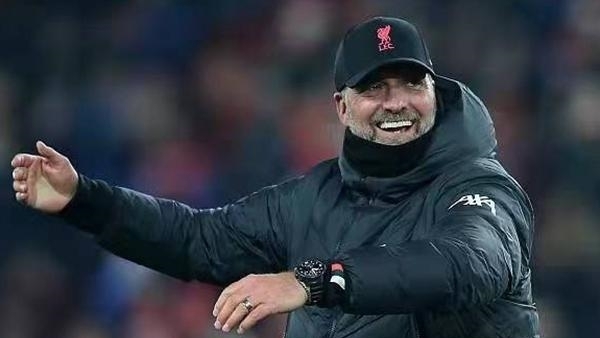 欧文突破防守送出制胜助攻