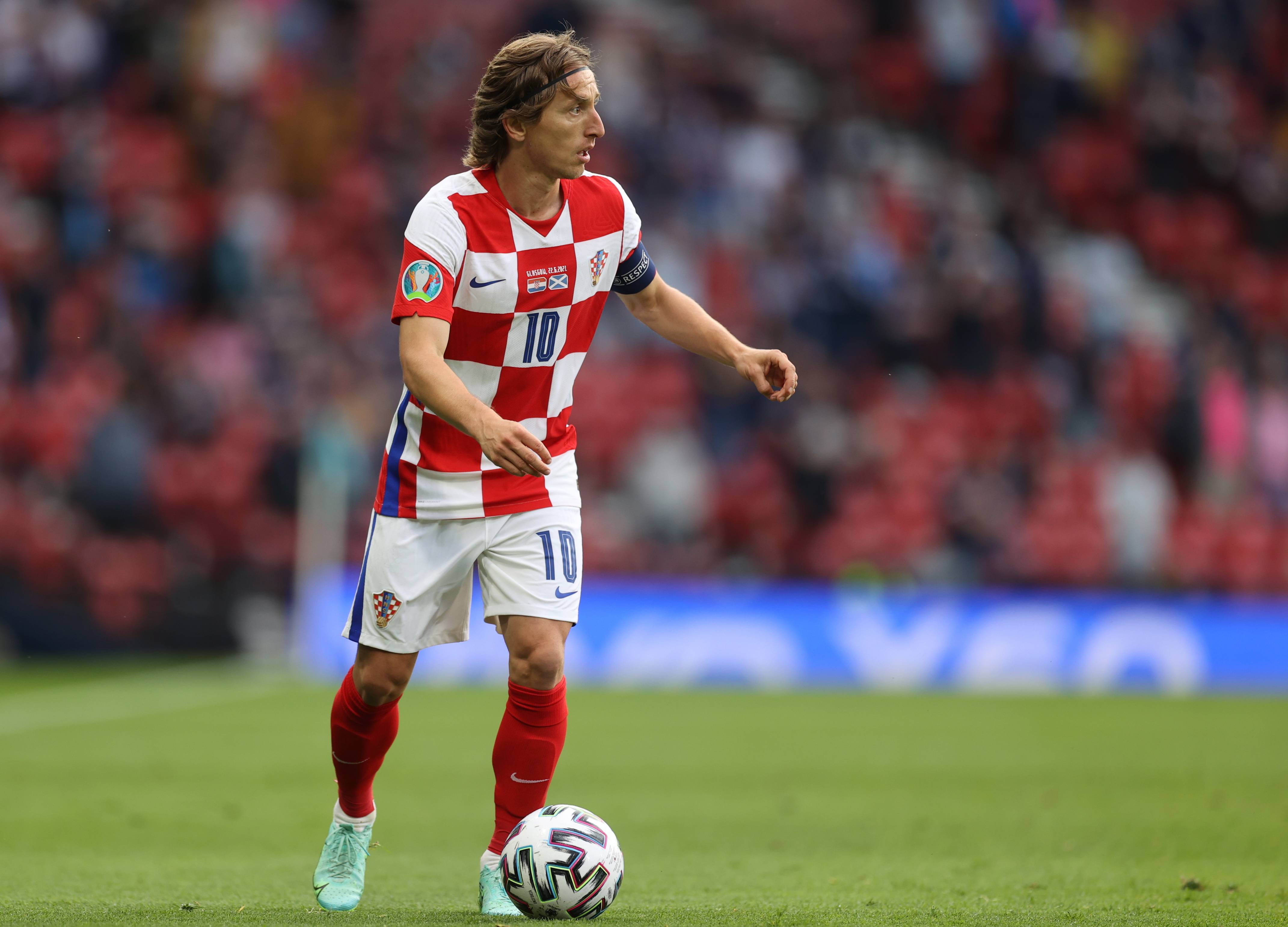 记者：纽卡一开始就计划先报价，曼联则打算先说服谢什科