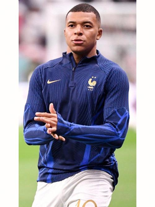 图赫尔：会找阿诺德聊聊，不过夸安萨目前竞争右后卫稍微领先