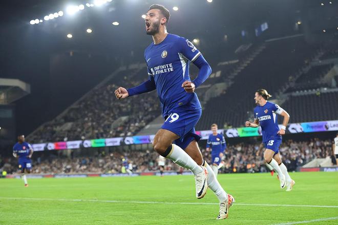 凯恩闪电帽子戏法，拜仁5-0横扫斯图加特，重回巅峰！