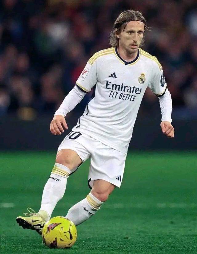 U22国足vs乌兹别克斯坦U22：拜合拉木替补，蒯纪闻、毛伟杰首发