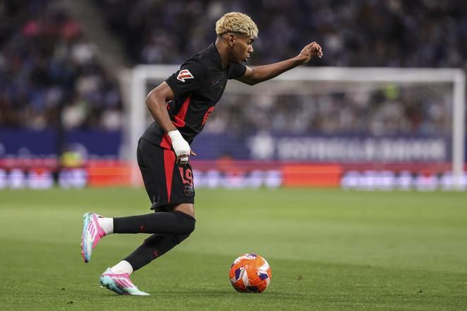 米兰名宿博列洛涛本赛季的米兰：目前球队成绩很好，但阿莱格里缺个我这样的中锋